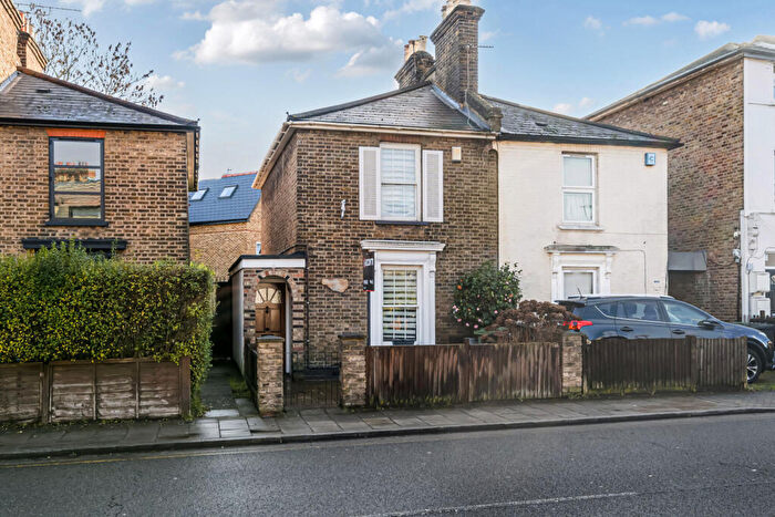 3 Bedroom Semi Detached House For Sale In Catford Hill, London, SE6