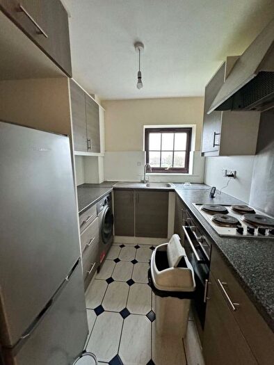 2 Bedroom Flat To Rent In Comer Crescent, Southall, UB2