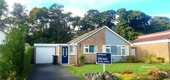2 Bedroom Bungalow For Sale In Treeside, Christchurch, Dorset, BH23