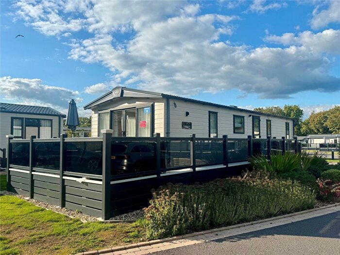 3 Bedroom Mobile/park Home For Sale In Sycamore, Hoburne Bashley, New Milton, Hampshire, BH25