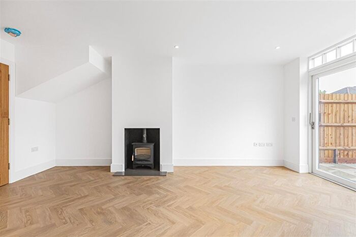 2 Bedroom Terraced House For Sale In Cedars Road, London, N21