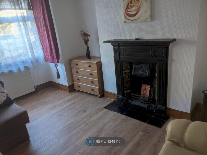 2 Bedroom Terraced House To Rent In Temple Road, Hounslow, TW3