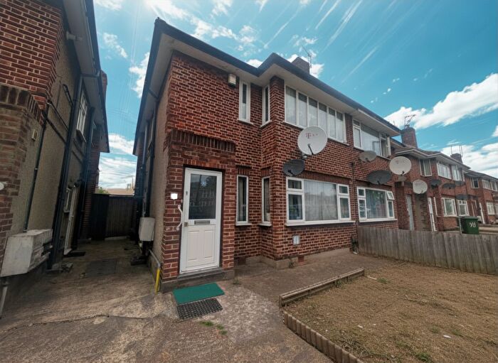 2 Bedroom Flat To Rent In Honeypot Lane, London, NW9
