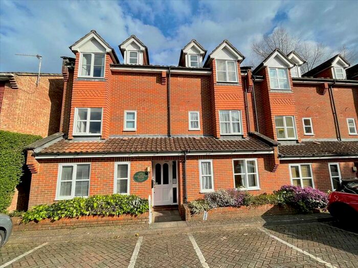 1 Bedroom Flat To Rent In Dorchester House, Hasletts Close, Tunbridge Wells, TN1