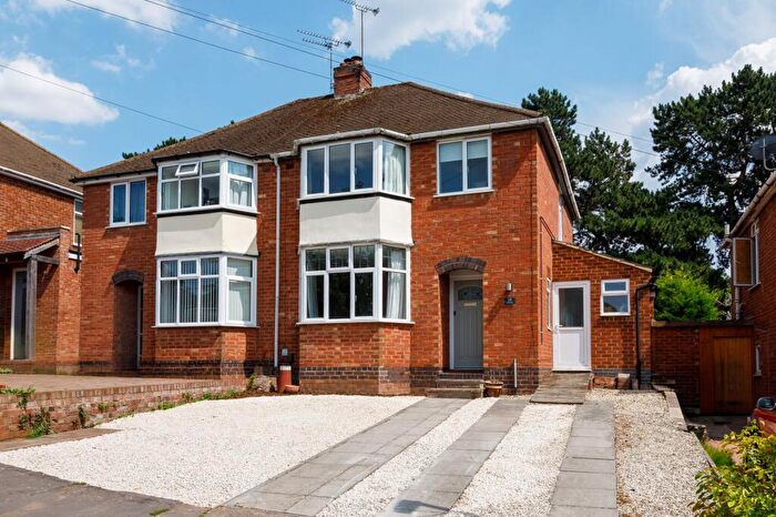 3 Bedroom Semi-Detached House For Sale In George Road, Warwick, CV34