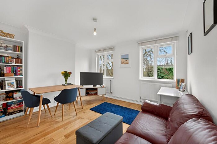 2 Bedroom Flat For Sale In Mortlake High Street, Mortlake, SW14