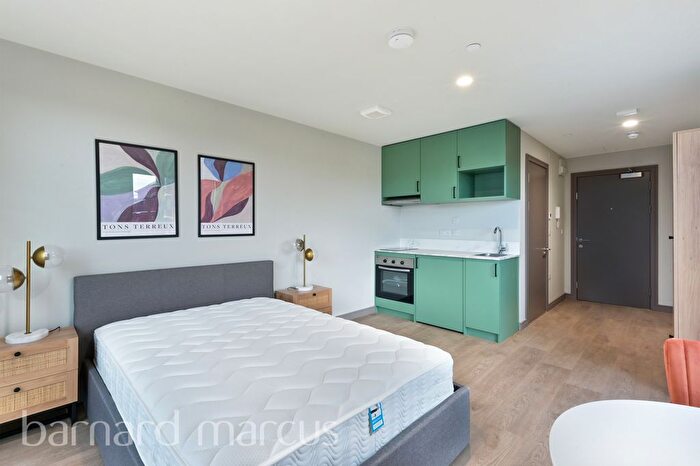 Studio To Rent In Victoria Road, Feltham, TW13