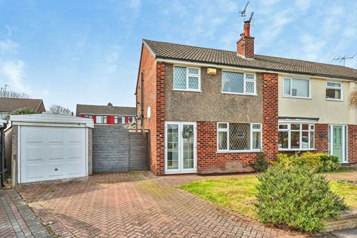 3 Bedroom Semi Detached House For Sale In Quinton Close, Silverdale, Nottingham, NG11