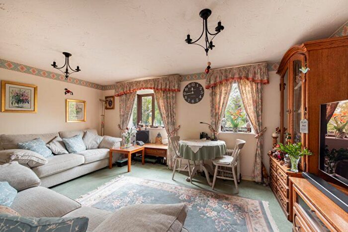 2 Bedroom Flat For Sale In Dalrymple Close, London, N14