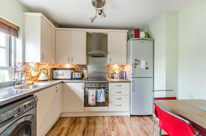 2 Bedroom Flat To Rent In Cavendish Road, Brondesbury, London, NW6