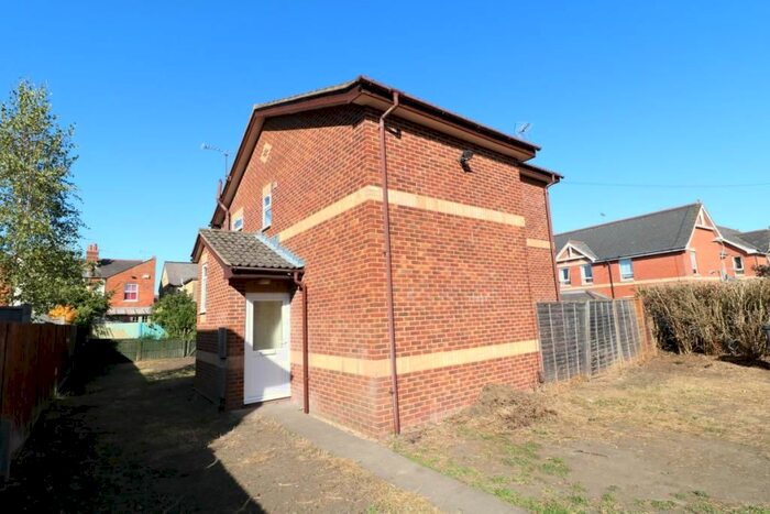 2 Bedroom Maisonette To Rent In Blundells Road, Reading, RG30