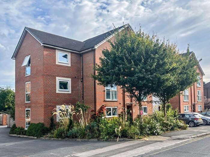 2 Bedroom Apartment To Rent In Ruskin Court, Oakridge Road, HP11