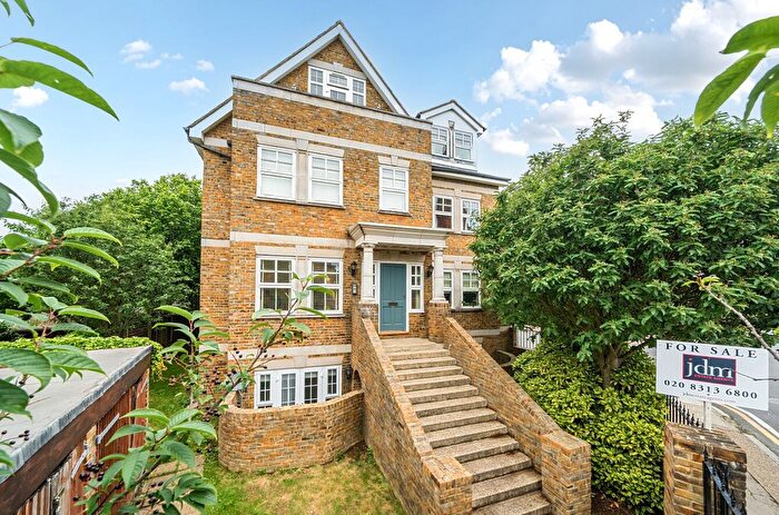 3 Bedroom Flat For Sale In Park Road, Bromley, BR1