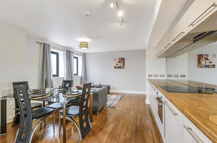 3 Bedroom Apartment To Rent In Greenhouse, Leeds, LS11