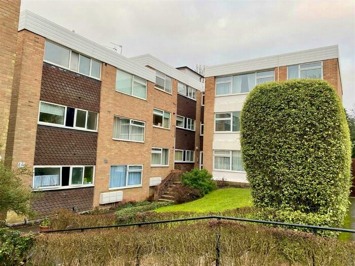 2 Bedroom Flat To Rent In Heathfield Close, Potters Bar, Hertfordshire, EN6