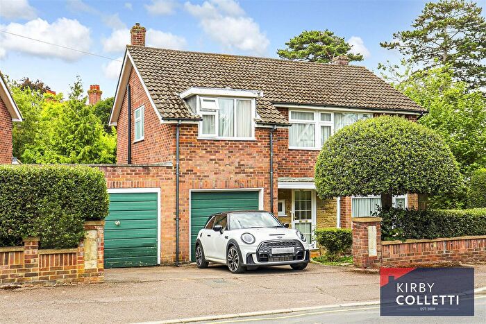 4 Bedroom Detached House For Sale In St. Catharines Road, Broxbourne, EN10