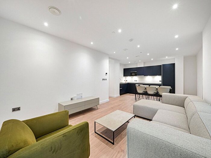 3 Bedroom Flat To Rent In Uncle Acton, Victoria Road, W3