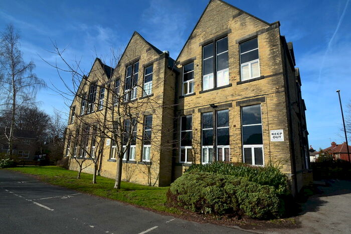 2 Bedroom Flat To Rent In Farrar Court, Bramley, LS13