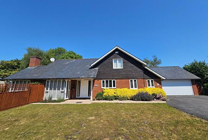 5 Bedroom Detached House For Sale In Nahalsen Close, Porton, Salisbury, Wiltshire, SP4