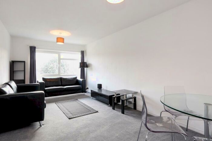 2 Bedroom Apartment To Rent In Claremont Road, Surbiton, KT6