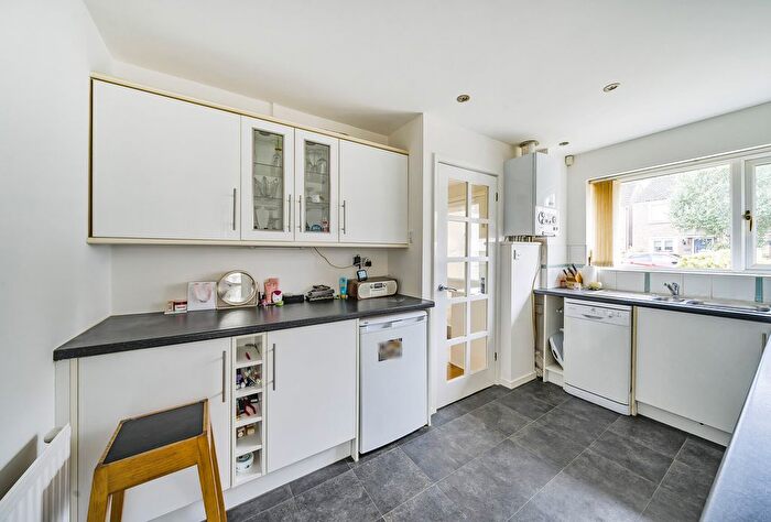 2 Bedroom Bungalow For Sale In Heather Avenue, Frampton Cotterell, Bristol, Gloucestershire, BS36
