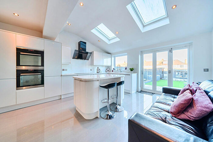 4 Bedroom Terraced House For Sale In Lewis Avenue, Gillingham, Kent, ME8