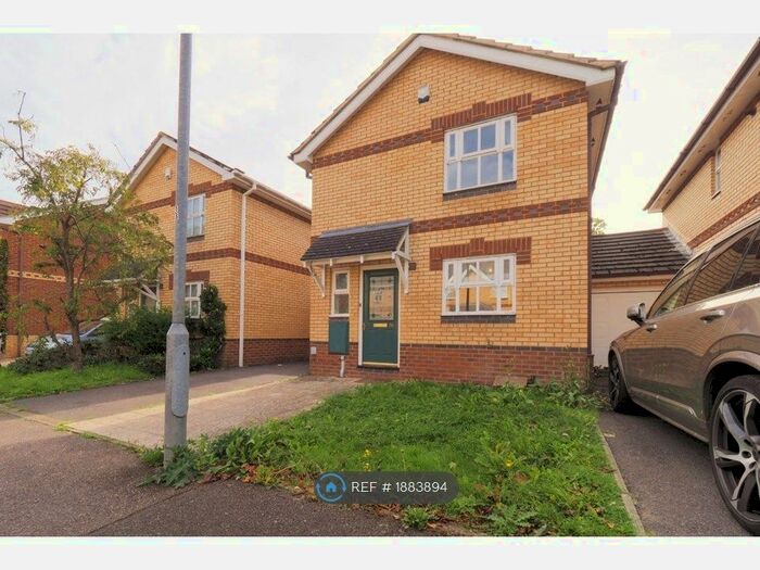 3 Bedroom Detached House To Rent In Cherry Hills, Watford, WD19