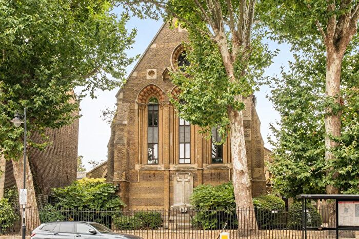 2 Bedroom Flat For Sale In Arundel Square, London, N7