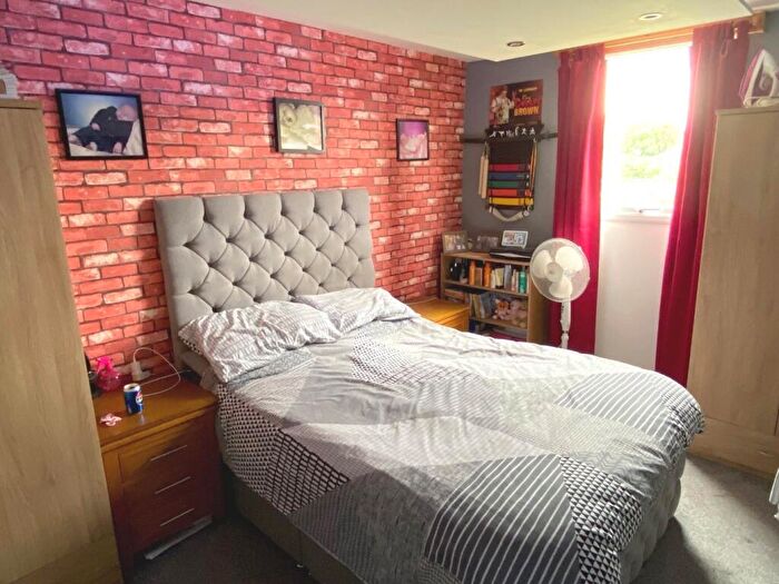 3 Bedroom Terraced House For Sale In The Briars, Briar Hill, Northampton, NN4
