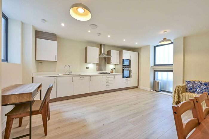 2 Bedroom Flat To Rent In Worple Road, Wimbledon, London, SW19