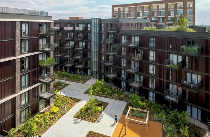 2 Bedroom Flat To Rent In Powerhouse Lane, Hayes, UB3