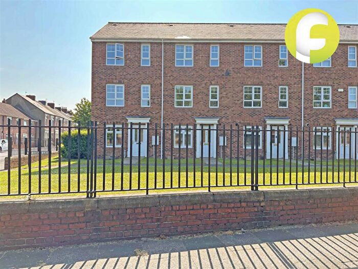4 Bedroom Town House To Rent In Coach Lane, North Shields, Tyne And Wear, NE29