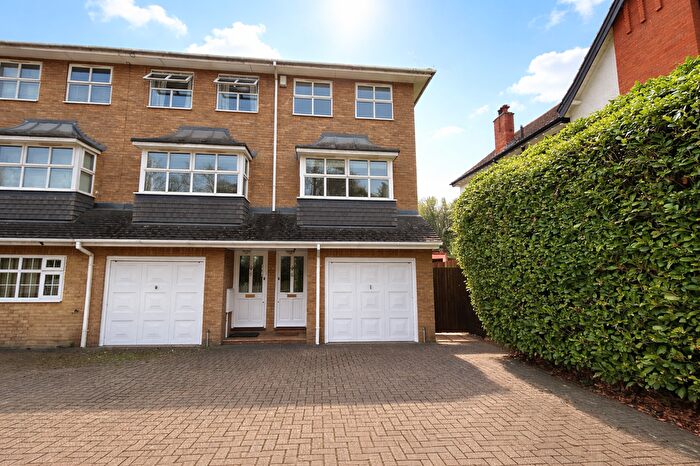 3 Bedroom Town House For Sale In Station Road, Orpington, BR6
