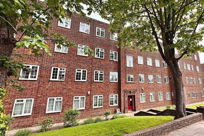 2 Bedroom Flat To Rent In Brent Street, London, NW4