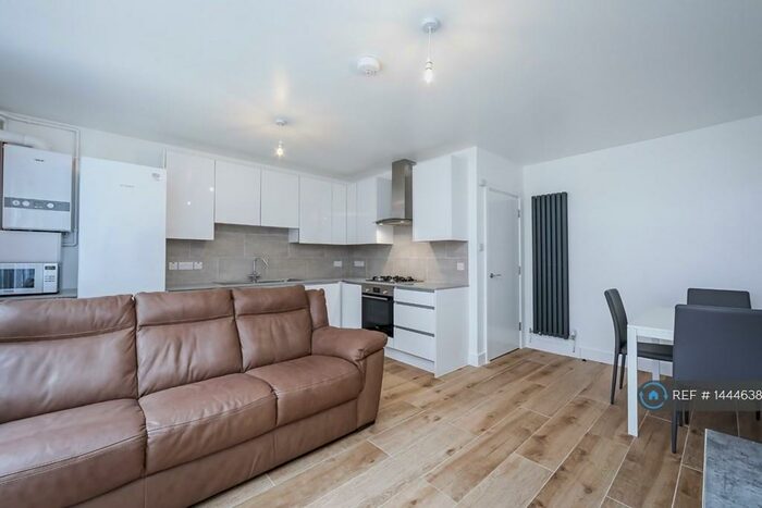 4 Bedroom Flat To Rent In Fellows Court, London, E2