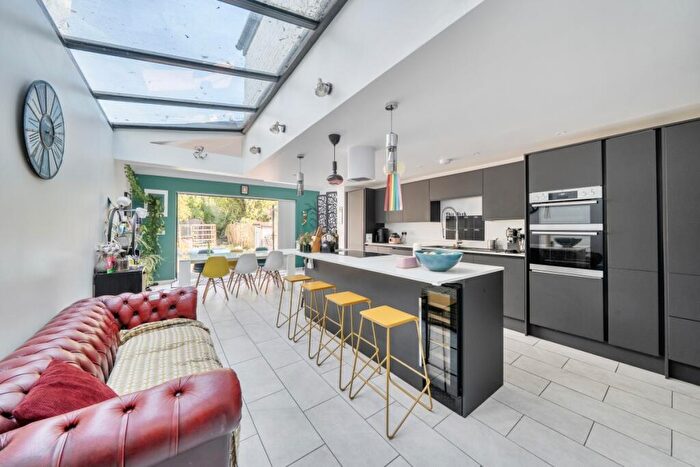 4 Bedroom Flat To Rent In Beaconsfield Road London, N15