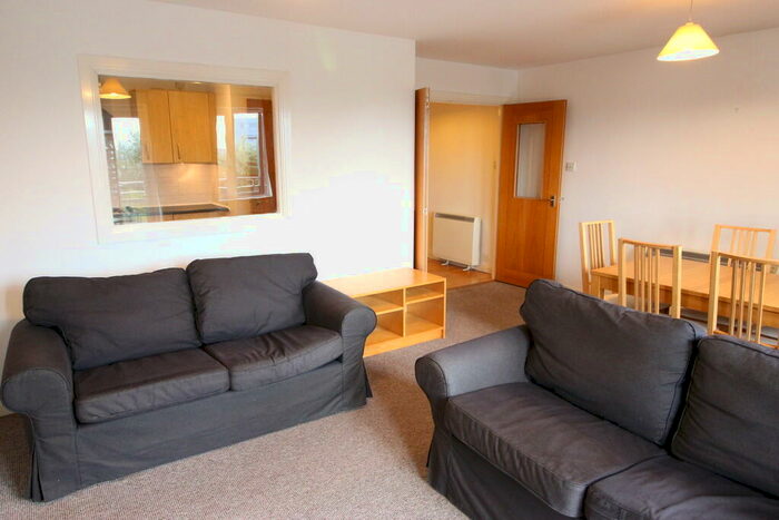 2 Bedroom Apartment To Rent In Adventurers Quay, Cardiff Bay, CF10