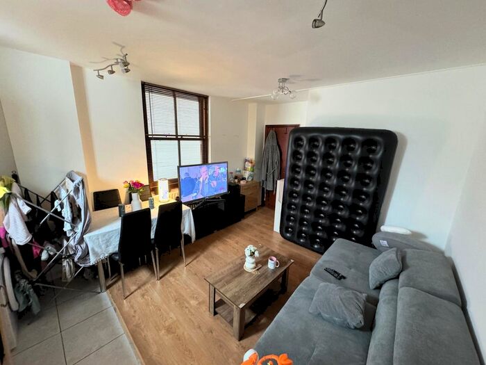 1 Bedroom Flat To Rent In Hendon Lane, Finchley, N3