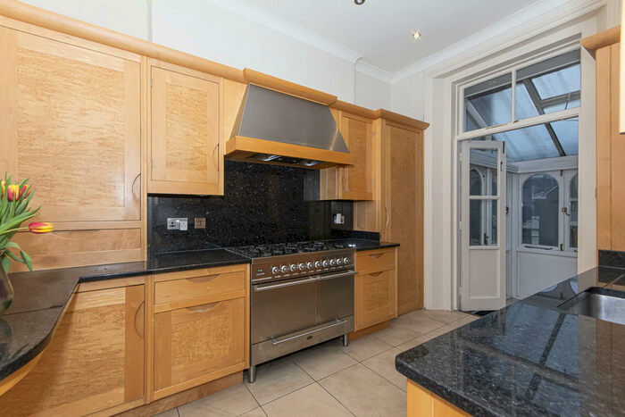 2 Bedroom Apartment To Rent In Park Walk, Chelsea, SW10