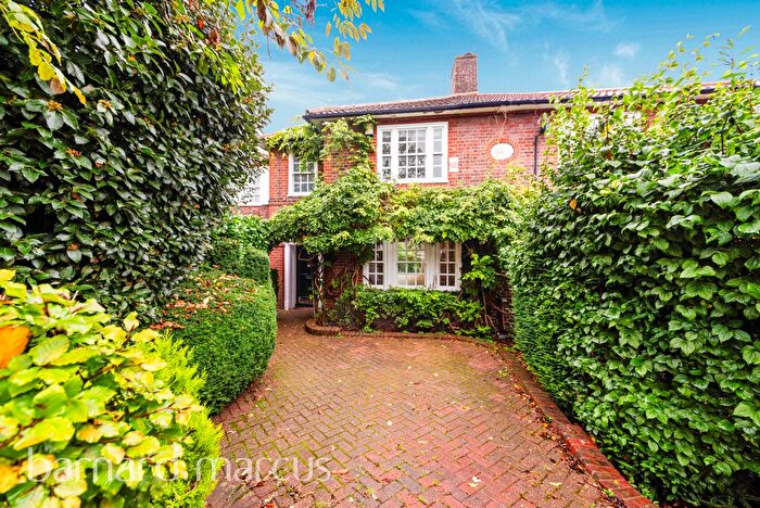4 Bedroom Semi-Detached House To Rent In Grosvenor Road, Muswell Hill, N10