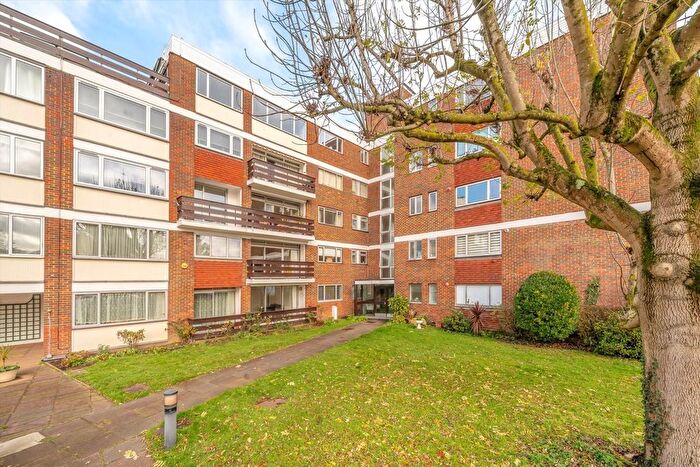 3 Bedroom Flat To Rent In Hanger Vale Lane, Ealing, W5
