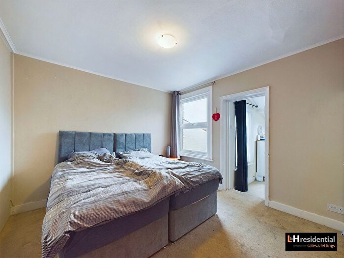 3 Bedroom Terraced House For Sale In Malden Road, Borehamwood, WD6