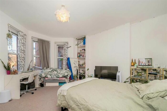 2 Bedroom Flat For Sale In Elms Crescent, London, SW4