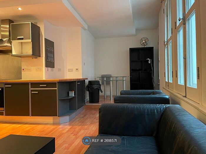 2 Bedroom Flat To Rent In New Station Street, Leeds, LS1