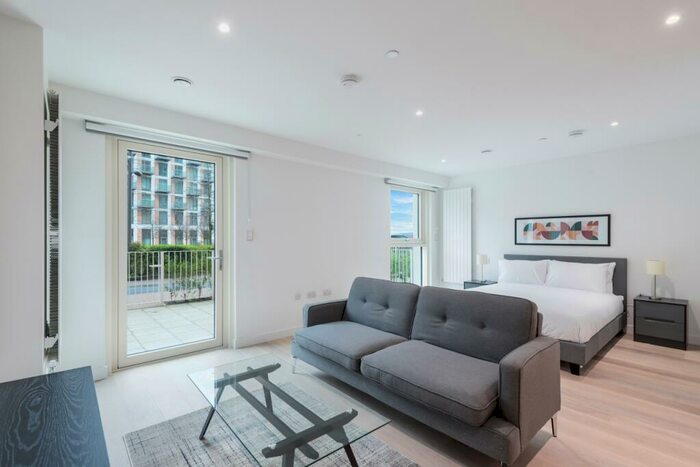 Flat To Rent In Royal Crest Avenue, Docklands, London, E16