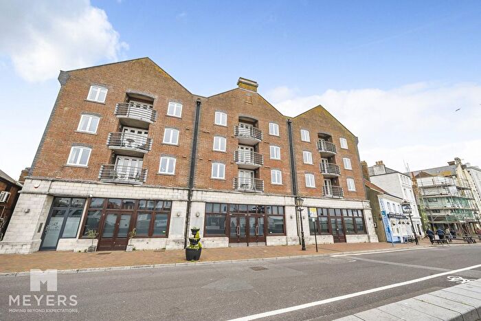 2 Bedroom Flat For Sale In The Quay, Poole, BH15