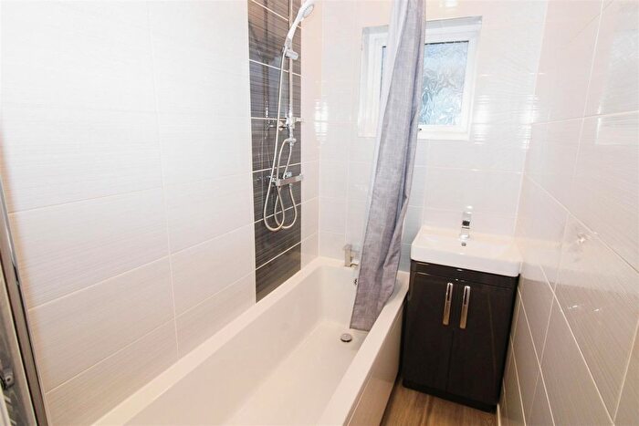 3 Bedroom Terraced House For Sale In Westminster Avenue, Hull, HU8