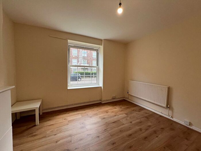 3 Bedroom Flat To Rent In Stamford Hill, London, N16