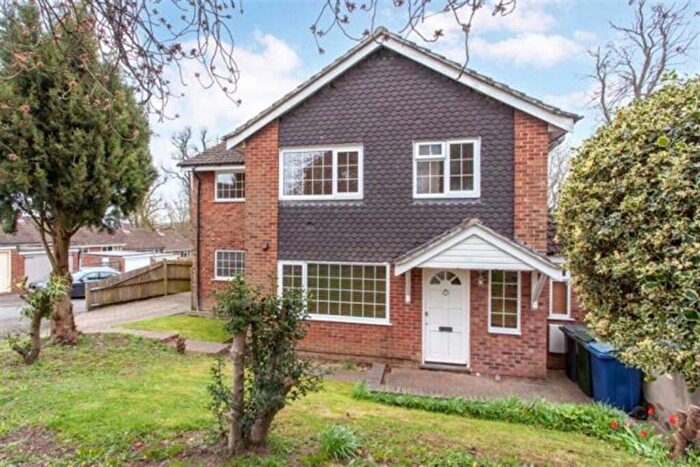 5 Bedroom Detached House To Rent In Barnards Hill, Marlow, SL7