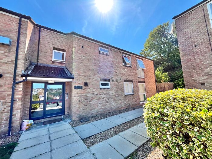 2 Bedroom Flat For Sale In Dynevor Close, Plymouth, PL3